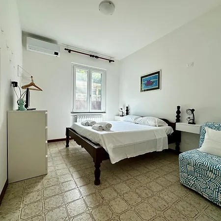 Terrace & Parking - Near Fegina Апартаменты Монтероссо-аль-Маре