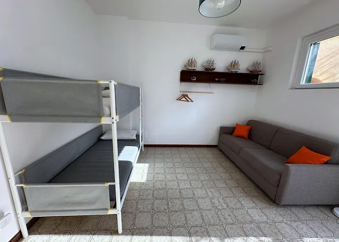 Terrace & Parking - Near Fegina Apartament *