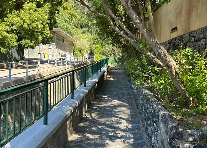 Terrace & Parking - Near Fegina Apartament