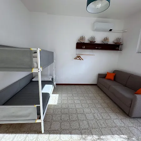 Terrace & Parking - Near Fegina Apartment *