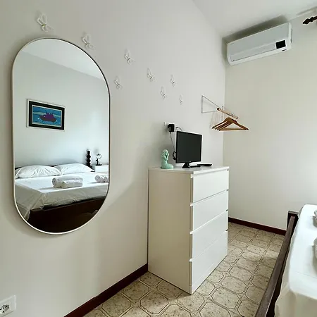 アパート Terrace & Parking - Near Fegina モンテロッソ・アル・マーレ