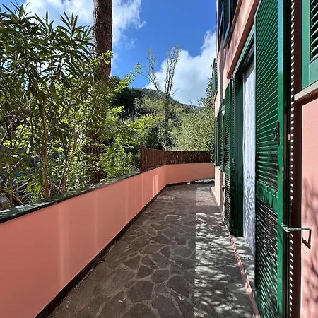 Terrace & Parking - Near Fegina Apartment