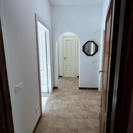 Terrace & Parking - Near Fegina アパート