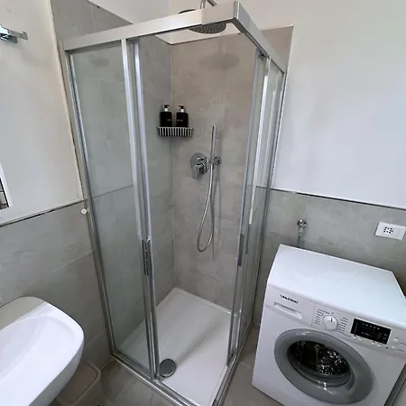 アパート Terrace & Parking - Near Fegina モンテロッソ・アル・マーレ