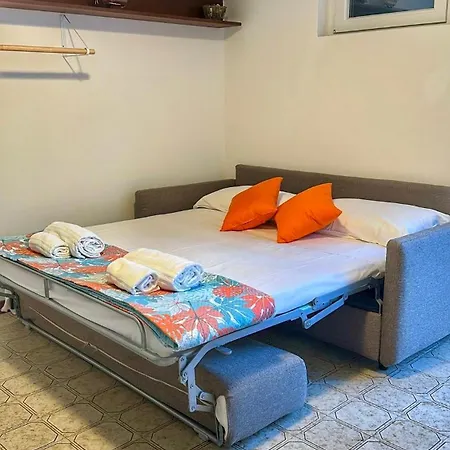 Terrace & Parking - Near Fegina アパート