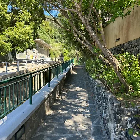 Terrace & Parking - Near Fegina アパート